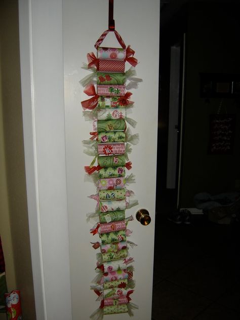 The Duty Chronicles: Toilet Paper Roll Advent Calendar Diy Jul, Advent Calenders, Toilet Paper Roll Crafts, Paper Roll Crafts, Navidad Diy, Handy Dandy, Christmas Advent Calendar, Toilet Paper Roll, Noel Christmas