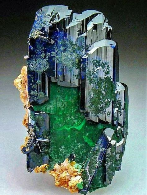 Minerals Crystals Rocks, Geology Rocks, Pretty Rocks, Azurite Malachite, Beautiful Rocks, Mineral Stone, Minerals And Gemstones, Rocks And Gems, Gem Stones