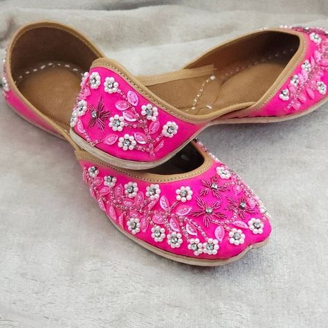 Indian Wedding Shoes, Punjabi Jutti, Authentic Indian, Bangle Set, Pink Pearl, Pink Cotton, Traditional Outfits, Wedding Shoes, Baby Pink