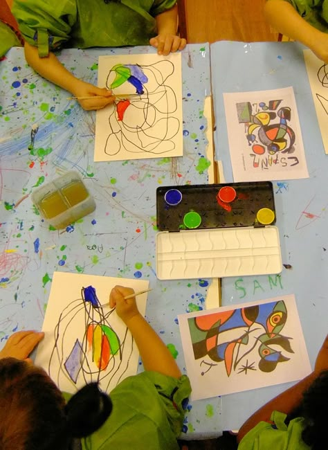 Doodle like Miro: Taking a Line for a Walk (September 2010) – Hannah's Art Club Automatic Drawing, Kindergarten Art Projects, Montessori Art, Lines Art, Artist Project, Elementary Art Projects, Art Lesson Ideas, Homeschool Art, Kindergarten Art