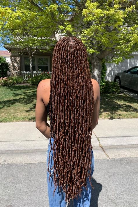 Crochet Butterfly Locs Long, Brown Softlocs, Chocolate Brown Soft Locs, Fo Locks Braids Long, Honey Brown Faux Locs, Brown Soft Locs Black Women, Honey Brown Soft Locs, Dark Brown Faux Locs, Dark Brown Soft Locs