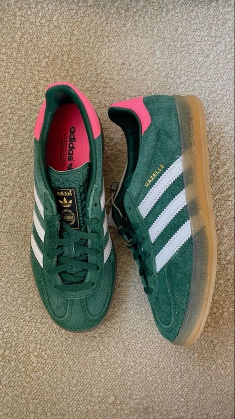 Adidas Sneaker Green, Green And Pink Gazelle, Adidas Green Gazelle, Green And Pink Adidas, Gazzele Adidas, Green And Pink Sambas, Pink And Green Sambas, Pink And Green Gazelles, Adidas Gazelle Colors