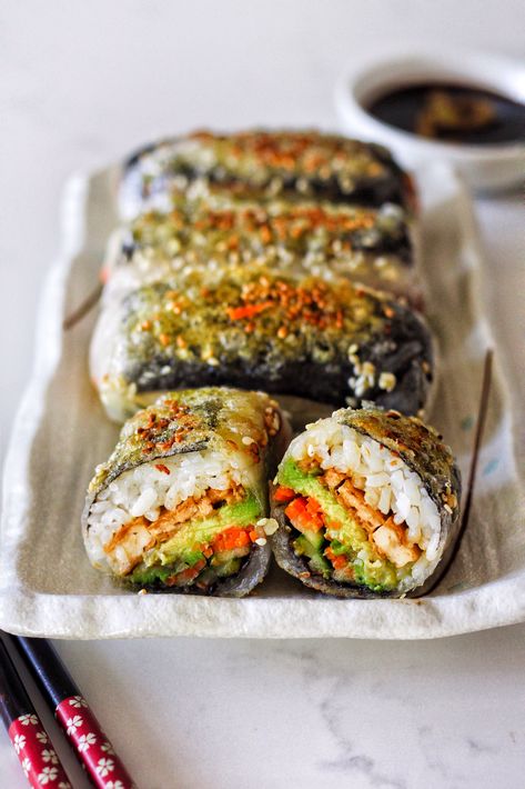 Rice Paper Sushi Rolls with Teriyaki Tofu and Veggies Tofu Glaze, Rice Paper Sushi Rolls, Crispy Rice Paper Rolls, Rice Paper Sushi, Tofu Homemade, Tofu Mayo, Cooked Sushi, Paper Sushi, Rice Paper Recipes