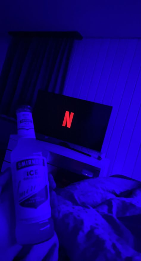 Netflix And Chill Aesthetic Night Couple, Snap Netflix And Chill, Netflix Chill Aesthetic, Fake Snaps Night Room Bed, Netflix And Chill Aesthetic Night, Netflix And Chill Couple, Alfonso Coke, Netflix And Chill Aesthetic, Netflix And Chill Tumblr