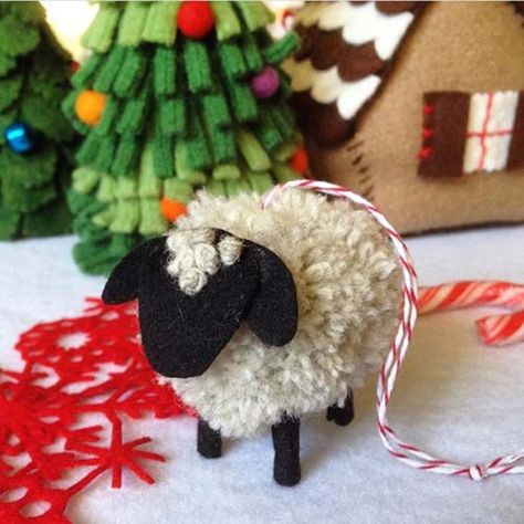 Sheep Ornaments, Pom Pom Animals, Felting Tutorial, Sheep Crafts, Felt Yarn, Pom Pom Crafts, Crochet Ornaments, Ornament Tutorial, A Sheep