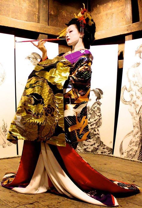 A woman dressed as an oiran at a kimono photography experience. Oiran Kimono, Kimono Photography, Geisha Fashion, Pretty Kimono, Pretty Kimonos, Japanese Traditional Clothing, Japanese Clothing, Fashion Moodboard, Color Board