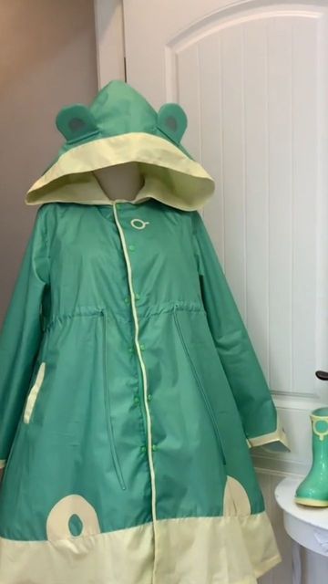 Undefinedesign on Instagram: "The frog raincoat that Sakura wore #sakuracardcaptor #cardcaptorsakura #undefineddesign #raincoat" Raincoat Aesthetic, Frog Raincoat, Cute Raincoat, Rain Song, Cute Raincoats, Cardcaptor Sakura, The Frog, Little Princess, Sewing Patterns