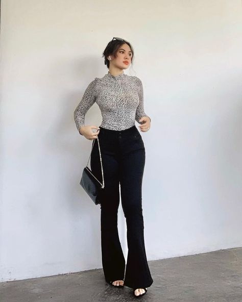 Bootcut Pants Outfit, 50 Blouse Designs, Jeans Outfit For Work, Belly Dancing Videos, Bangs With Medium Hair, Basic Fits, Classy Casual Outfits, Bootcut Pants, Classy Casual