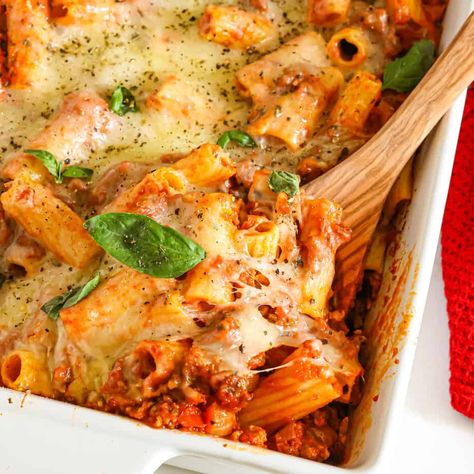 Baked Rigatoni Beef Rigatoni Recipes, Easy Rigatoni Recipes, Baked Rigatoni With Ground Beef, Rigatoni Recipes Easy, Baked Rigatoni Recipe, Rigatoni Recipe, Ravioli Soup, Sausage Rigatoni, Pasta Marinara