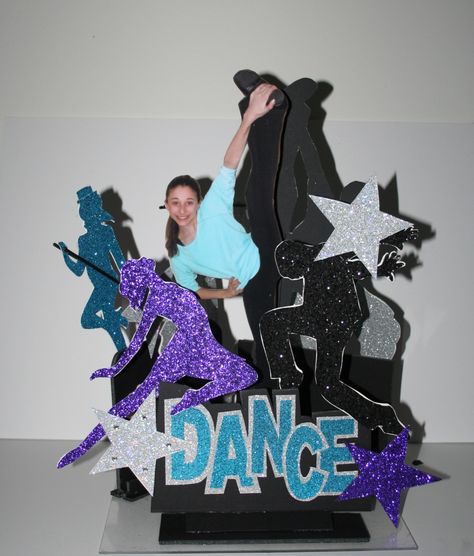 Dance themed centerpiece designed for a Bat Mitzvah by Parties With Attitude (front view) Dance Recital Decoration Ideas, Birthday Themes For Teens, Bat Mitzvah Centerpieces, Bar Mitzvah Centerpieces, Dance Theme, Dance Party Birthday, Coin Photo, Hiphop Party