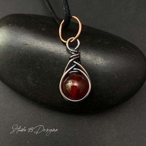 6 Simple Wire Wrapping Techniques for Beginners | Studio 73 Designs Simple Wire Wrapping, Dremel Tools, Wrapping Crystals, Diy Bottles, Wrapped Stones, Crystal Diy, Wrapping Techniques, Wire Jewelry Patterns, Wire Wrapping Techniques