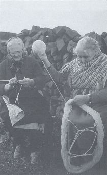 The Aran Islands, Ireland. Vintage photo of Women knitting.: Traditional Irish Clothing, Aran Islands Ireland, Knitting Pictures, Ireland History, Knitting Art, Women Knitting, Aran Islands, Irish Women, Irish Culture