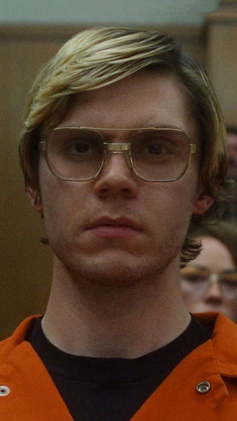 Dahmer Jeffrey Serie Wallpaper, Jeffrey Damer, Evan Peters Jeff Dahmer, Dahmer Jeffrey, Jeff Dahmer, Evan Peter, Monster Wallpaper, Shotting Photo, Friends With Benefits