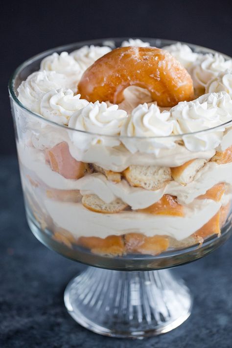 Donut Trifle Desserts, Cinnamon Roll Trifle, Breakfast Trifle Recipes, Churro Trifle, Brunch Trifle, Savory Trifle, Donut Trifle, Doughnut Desserts, Cookie Dough Trifle