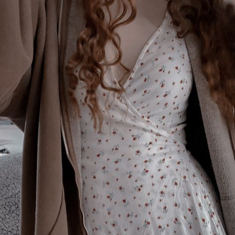 Lily Evans Fashion, Gilly Owens Aesthetic, Pandalily Aesthetic, Lily Potter Aesthetic Outfits, Lily Potter Outfit, Gilly Owens, Lily Evans Outfit, Mauraders Era Aesthetic, Marauders Era Outfits