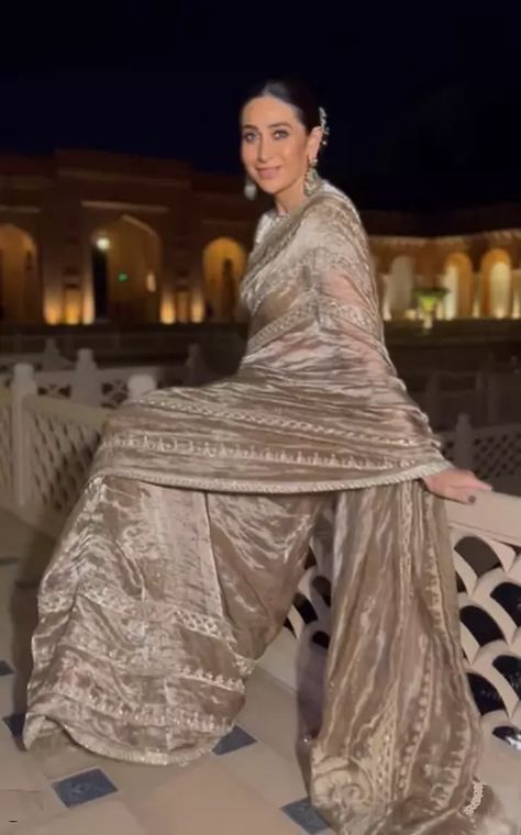 Silver Saree, Sequin Saree, Diwali Outfits, Lehenga Choli Wedding, Karisma Kapoor, Fancy Sarees Party Wear, Tissue Saree, Net Saree, Manish