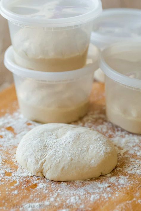 Pizza dough can easily be frozen and the results are just as good as fresh. Make frozen pizza dough for when you're craving homemade pizza. Pizza Dough Recipe To Freeze, Freezable Pizza Dough, Freezer Pizza Dough, Freeze Pizza, Frozen Pizza Dough, Homemade Frozen Pizza, Calzone Recipe Easy, Freeze Pizza Dough, Farm Dinner