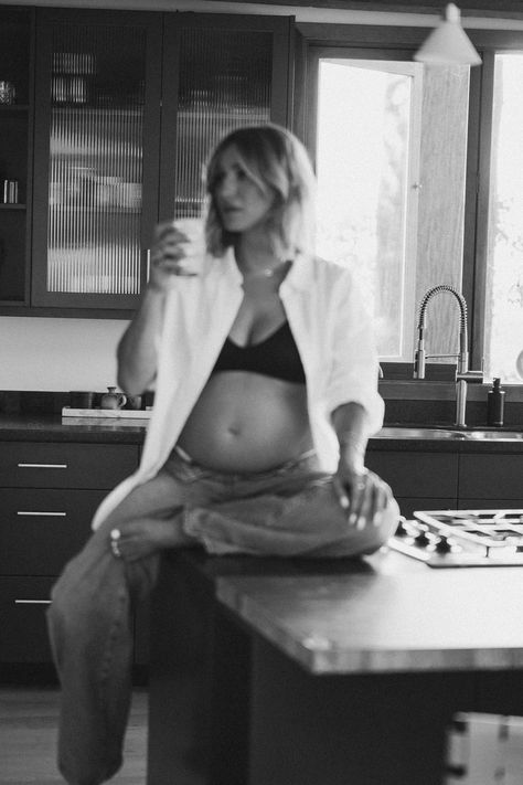 Kitchen casual maternity shoot wearing jeans and a white shirt - Photography by Nicole Robertson Maternity Shoot In Kitchen, Kitchen Maternity Photoshoot, Casual Maternity Shoot, August Diaries, Photoshoot Casual, Shirt Photography, Casual Maternity, Maternity Photoshoot, Maternity Shoot