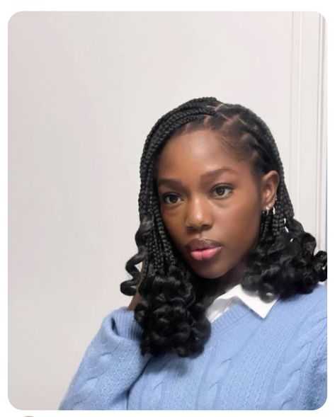 Box Braids Hairstyles Big, Braids Classy, School Farewell, Curly Braided Hairstyles, Cabello Afro Natural, Classic Wedding Hair, Short Box Braids Hairstyles, Braided Hairstyles For Black Women Cornrows, Short Box Braids