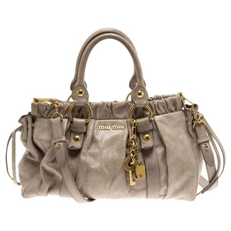 Miu Miu Beige Leather Handbag Sac Tote Bag, Miu Miu Handbags, Soft Leather Handbags, Miu Miu Bag, Ruched Top, Brown Leather Shoulder Bag, Pretty Bags, Black Leather Handbags, Mode Inspo