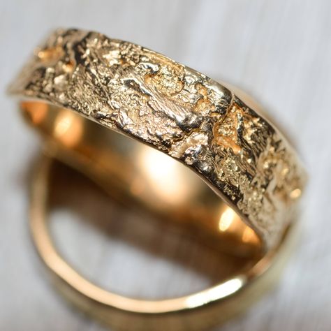 "This rustic tree bark textured wedding ring was cast from real bark giving the ring a naturally organic and rough detail. The inside surface of the ring is polished smooth. The bark ring is available in 14K white gold, yellow gold or rose gold. Made to order, this ring is my original design and ships in 1 to 2 weeks. Sizes 6 to 13. Please don't hesitate to contact me with any questions, because I want you to love this ring! Handmade in the USA 🇺🇸 I take a lot of pride in my work and I know ho Mens Tree, Organic Engagement Rings, Nature Wedding Band, Textured Wedding Ring, Bark Ring, Mens Wedding Bands Unique, Ring Man, Metal Clay Jewelry, Men's Wedding Ring