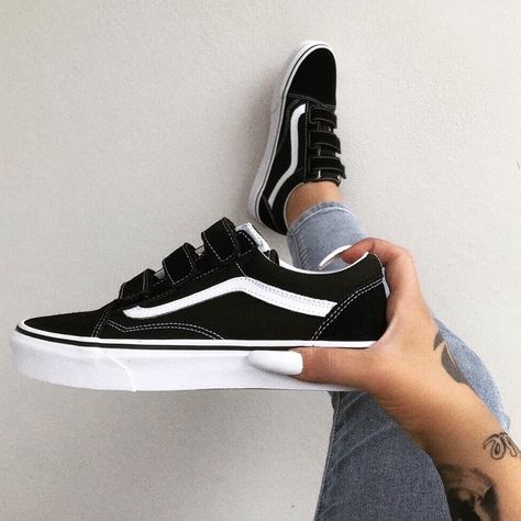 VELCRO OLD SKOOL VANS Black Velcro Vans Outfit, Velcro Vans Outfit Women, Vans Velcro Shoes Outfits, Velcro Vans Outfit, Black Velcro Vans, Vans Velcro Shoes, Vans Women Outfit, Vans Old Skool Women, Velcro Vans