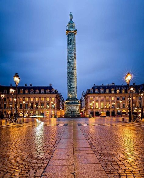 La place Vendôme, un bijou de place parisienne magique quand vient le soir. Bonne fin de soirée à tous! @cedricmflandin Place Vendôme, a jewel of the magical Parisian square when the evening comes. Have a nice end of the evening everyone! @cedricmflandin Instagram Paris, Place Vendome, Paris Street, Ferry Building San Francisco, Big Ben, Paris France, Louvre, Paris, France