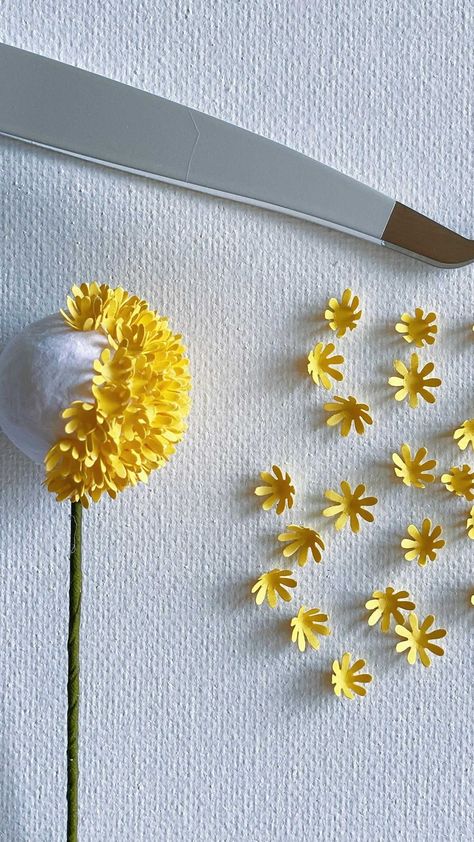 Make Cute Things With Paper, Things To Do With Flower Petals, Flowers Out Of Crepe Paper, Flowers Made Out Of Paper, Flowers Making Crafts, Cute Things To Make Out Of Paper, Craft Paper Ideas, Paper Art Flower, Things To Craft