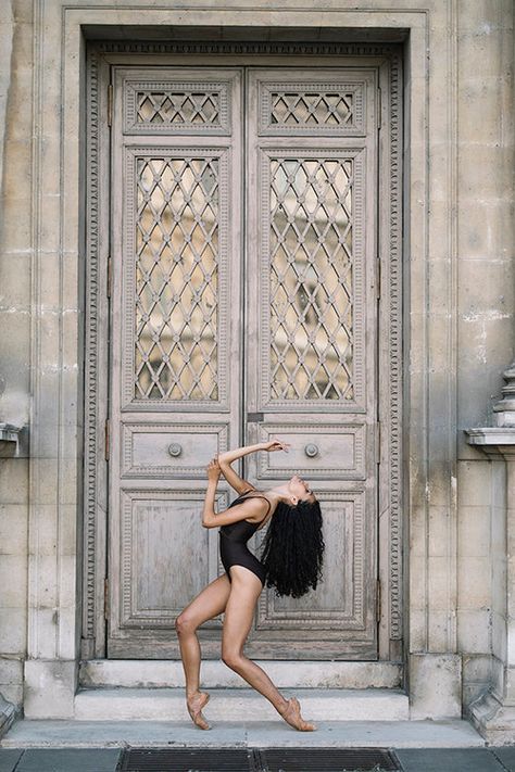 Outdoor Ballet Photography, Pointe Photography, Content Examples, Dance Photoshoot, Dancing Woman, Women Dancing, Dance Picture Poses, Dance Photo Shoot, Dancer Photography