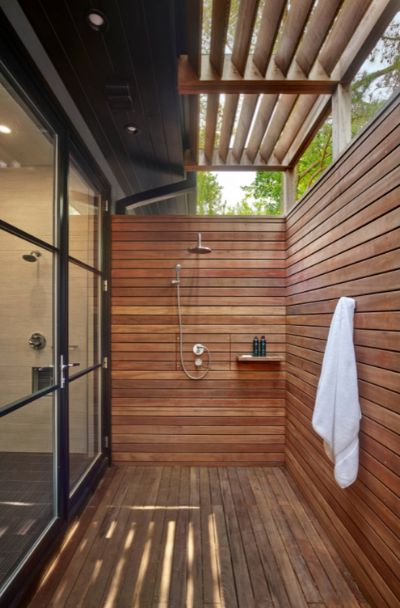 21 Awesome Outdoor Shower Design Ideas | Sebring Design Build Beach Style Bathroom, Indoor Outdoor Bathroom, Outdoor Bathroom Design, Natural Bathroom, Outdoor Bath, Bad Inspiration, Outdoor Bathrooms, Hus Inspiration, Shower Design