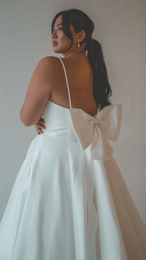 Wedding Dress Inspo Plus Size, Plus Size Ball Gown Wedding Dresses, Romantic Wedding Dress Plus Size, Plus Size Satin Wedding Dress, Martina Liana Luxe, Wedding Dress V Back, Wedding Dress Bow, Whimsical Bride, Wedding Dress With Bow