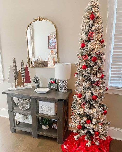 Pencil Christmas Tree Decorated, Slim Christmas Trees Decorated, Pencil Trees Decorating Ideas, White Pencil Christmas Tree, Slim Pencil Christmas Tree, Filigree Mirror, Christmas Tree Decorating Tips, Pencil Tree, Christmas Tree Decorated