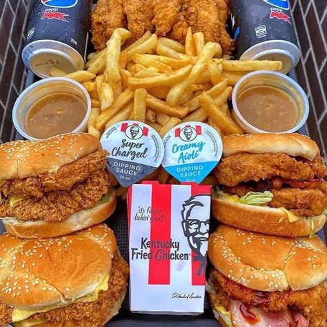 Sandwiches Chicken, Kentucky Fried Chicken, Fast Food Menu, Kentucky Fried, Soul Food Dinner, Chicken Sandwiches, Junk Food Snacks, Food Babe, Chicken Strips