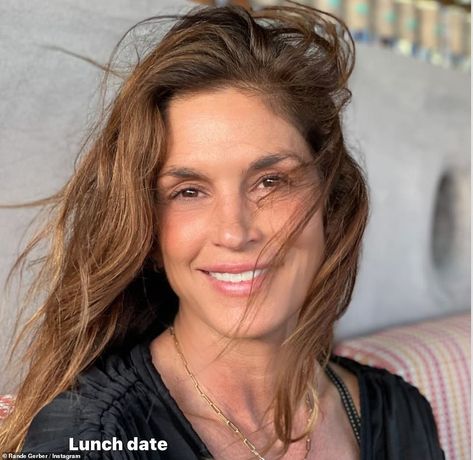 Radiant: Cindy's husband Rande Gerber took her on a 'lunch date' and posted a heartwarming Insta Stories picture of her that afternoon Cindy Crawford Young, Beautiful Vision Boards, Cindy Crawford Style, Cindy Crawford Photo, Rande Gerber, Beige Hat, 90s Models, Cute Words, Kaia Gerber