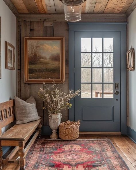 Historic Interior Design, Small Country Homes Interior, Old Colonial Homes Interior, Front Door Mudroom, Entrance Farmhouse, Cabin Living Room, Shabby Home, Casa Country, Cabin Living