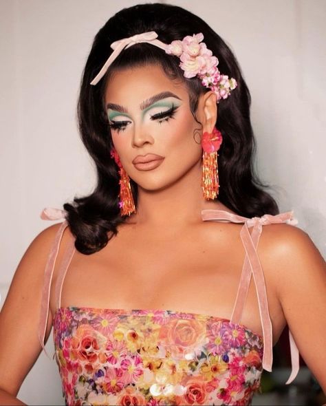 Valentina Drag Queen, Fiesta Wedding Theme, Queens Wedding, Best Drag Queens, Drag Make-up, Rupaul Drag Queen, Drag Makeup, Fiesta Theme, Make Up Inspo