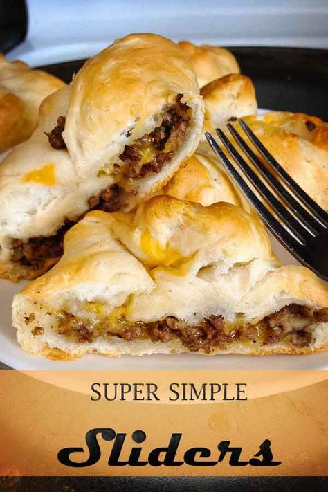 Biscuit Cheeseburger, Beef Biscuits, Simple Sliders, Grands Recipes, Ground Beef Sliders, Sliders Recipes Beef, Grands Biscuits, Comforting Casseroles, Easy Slider Recipes