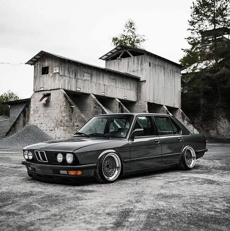 Bmw E28 M5, E28 Bmw, Bmw E28, Bmw Art, Bmw Classic Cars, Stance Cars, Bmw Classic, Bmw 2002, Euro Cars