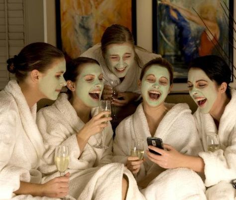 Friends Spa Day, Spa Day With Friends, Day With Friends, Party Photoshoot, Spa Day At Home, Spa Party, Pajama Party, Friend Photoshoot, Girl Day