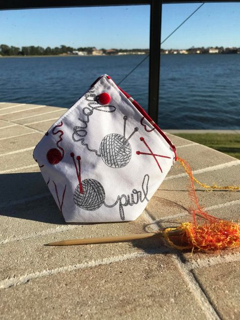 Etsy Feature – Yarn Bento Bag – Knitting Knitting Bag Sewing Pattern, Halloween Knitting Patterns, Yarn Project, Bento Bag, Pouch Sewing, Bento Bags, Yarn Cake, Knitting Project Bag, Yarn Bag