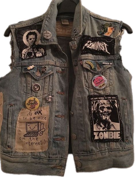 Punk Vest Outfit, Battle Vest Punk, Battle Jacket Outfit, Battle Jacket Back Patch, Battle Vest Outfit, Battle Jacket Patches, Battle Vest Ideas, Battle Jacket Metal, Jacket Patches Aesthetic