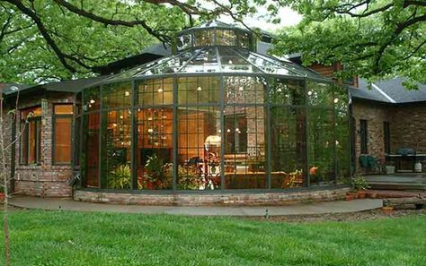 20 Peaceful Sunroom and Conservatory Design Ideas Conservatory Design, Conservatory Greenhouse, Sunroom Designs, Greenhouse Ideas, Backyard Greenhouse, Casa Patio, Pretty House, Dream House Decor, Glass House