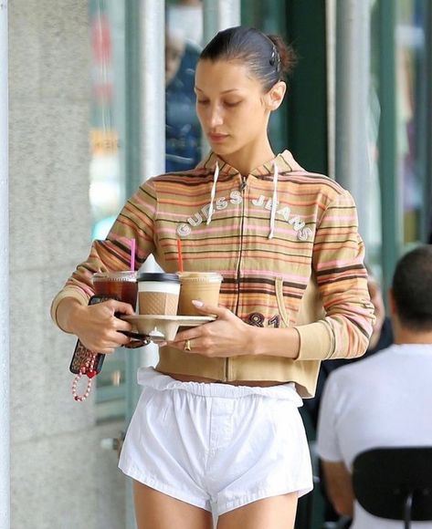 Bella Hadid Street Style, Apartment In New York, Bella Hadid Outfits, Bella Hadid Style, Hadid Style, Summer 22, Nova York, Models Off Duty, 가을 패션