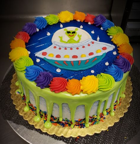 Alien Birthday Cake, Alien Cakes, Alien Birthday Party, Alien Cake, Alien Birthday, Shrek Party, Diy Cakes, Cake Designs For Kids, Alien Party