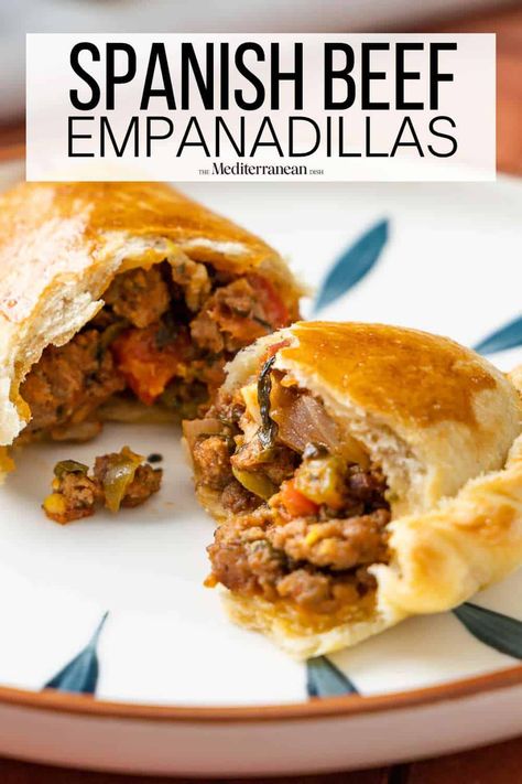 Spanish Beef Empanadillas Colombian Appetizers, Spanish Dinner Recipes, Spanish Empanadas Recipe, Empanadas Spanish, Authentic Empanadas Recipe, Vegetable Empanadas, Empanadas Recipes, Easy Empanadas Recipe, Beef Empanadas Recipe