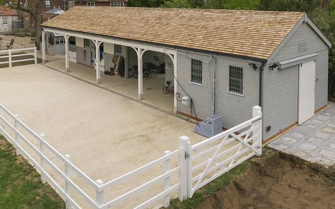 Stable Yard Ideas, Horse Farm Ideas Stables, Small Horse Ranch, Horse Stable Ideas, Horse Stables Small, Small Horse Barn Plans, House With Stables, Horse Stables Design, Dream Barn Stables