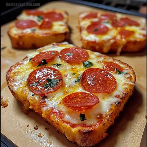 Texas Toast Pizza in the Air Fryer – Crispy and Cheesy Mini Pizzas - Recipes By Clare Garlic Toast Pizza, Texas Toast Pizza, Pizza In The Air Fryer, Baked Grilled Cheese, Chicken Wonton Tacos, Texas Toast Garlic Bread, Chicken Avocado Wrap, Mini Pizza Recipes, Wonton Tacos