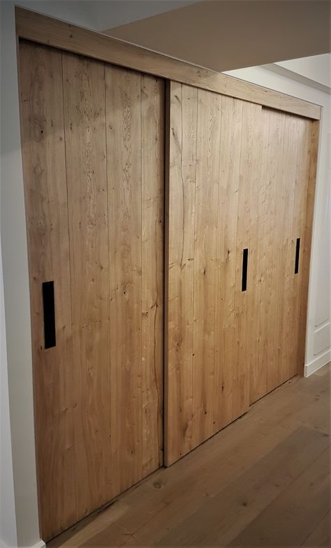 Wooden Wardrobe Sliding Doors, Plywood Closet Doors, Natural Wood Closet Doors, Wooden Closet Designs, Rustic Closet Doors, Built In Wardrobe Doors, Sliding Room Doors, Ideas Armario, Wood Closet Doors