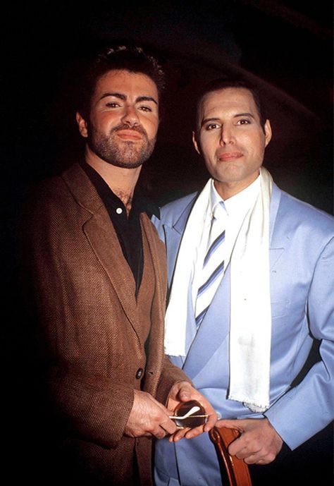 George Michael and Freddy Mercury George Michael Wham, Freddy Mercury, Joseph Jackson, Queen Photos, Roger Taylor, Queen Freddie Mercury, Musica Rock, John Deacon, Brian May