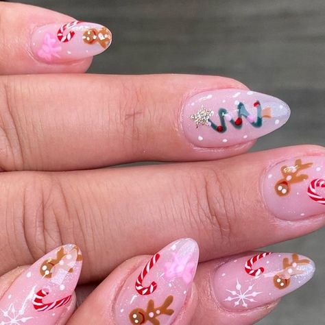 Ny Kuin Lyu on Instagram: "🌸Medium Almond GeLX with Christmas Art gingerbread man Design with snowflakes 🌸 🌸Done by Tania #christmasnails #holidaynails #reelnails #celebnails #gelxnails ##insatiablenails #nailslove #nailoftheweek #nailsrtist #nailsporn #dopenails #nailpromagazine" Christmas Nail Ideas Gingerbread, Christmas Gingerbread Man Nails, Gingerbread Almond Nails, Gingerbread Men Nail Art, Blooming Gel Nail Art Christmas, Disney Gingerbread Nails, Ginger Bread Nail Art, Christmas Cake Nails, Gingerbread Acrylic Nails